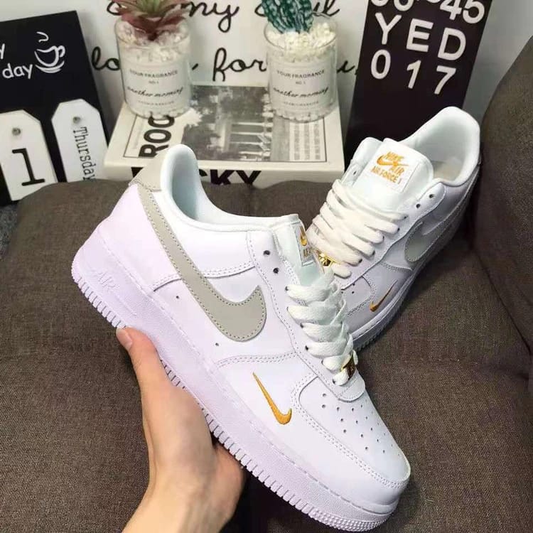 1. NIKE AIR FORCE ONE